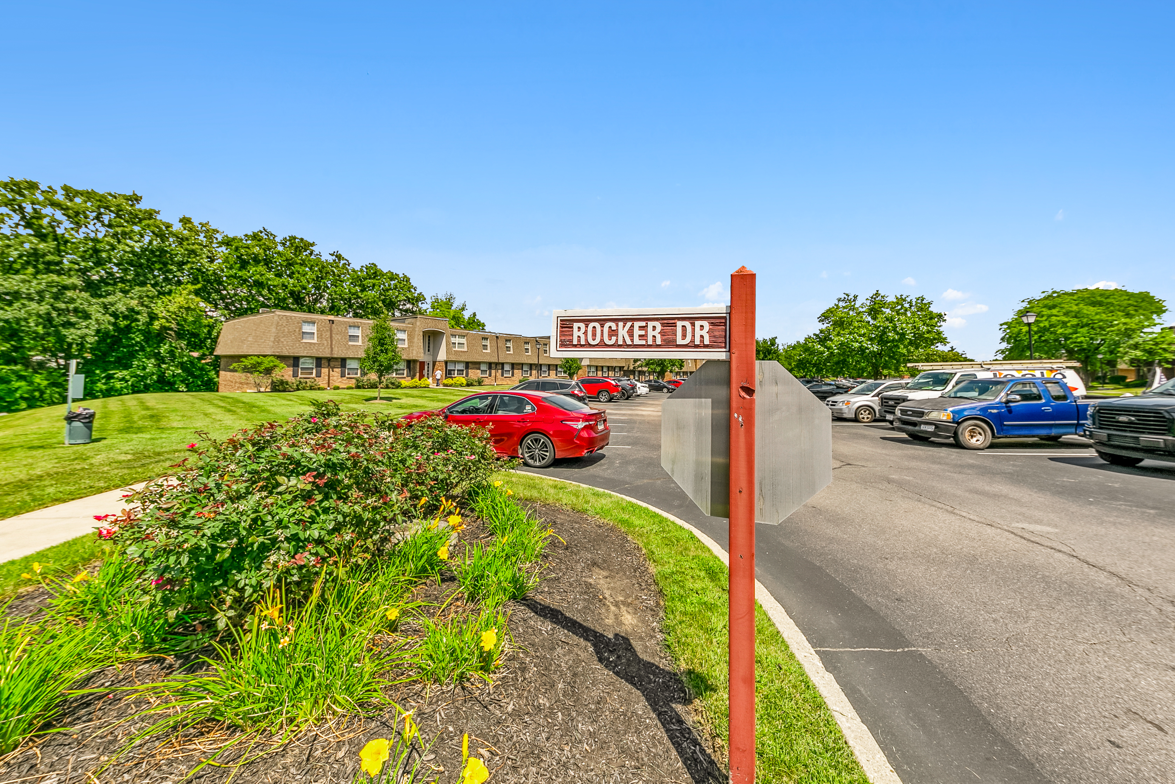 Burgundy Court The Multifamily Advisory Group at Cushman & Wakefield